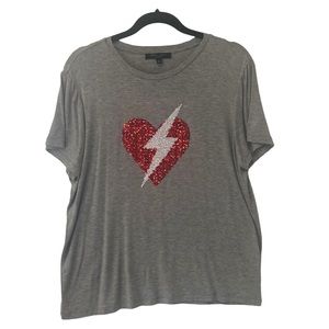 Romeo and Juliet Couture heart/lightening bolt t-shirt size large